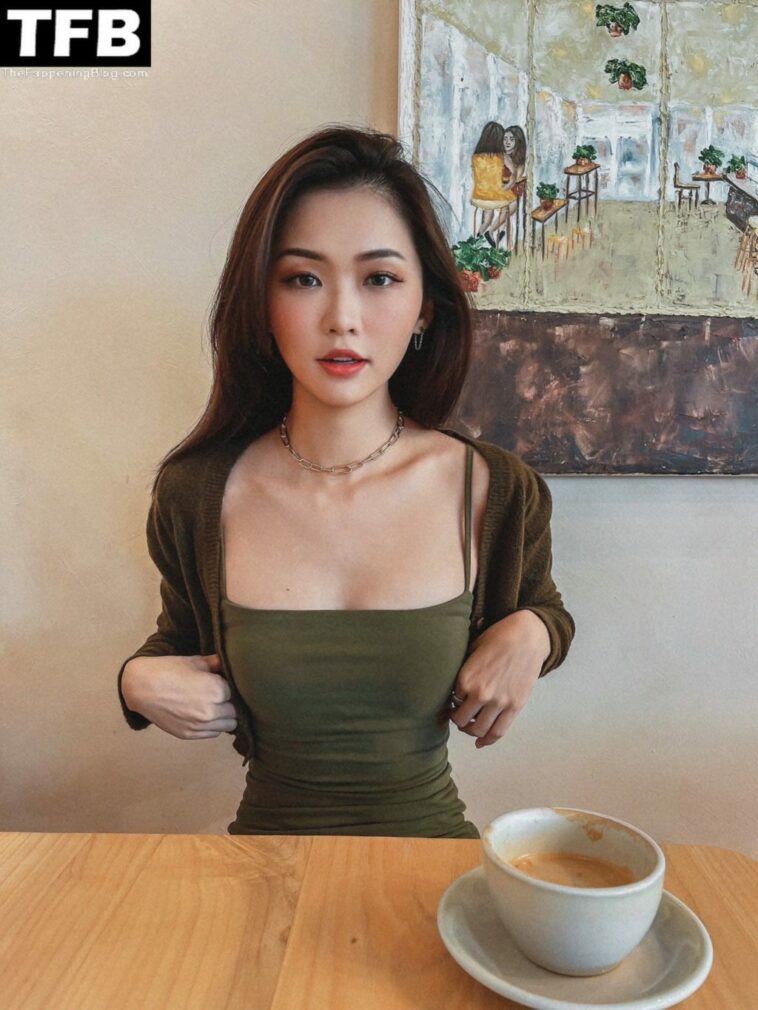 Irene Zhao Sexy (7 Photos)