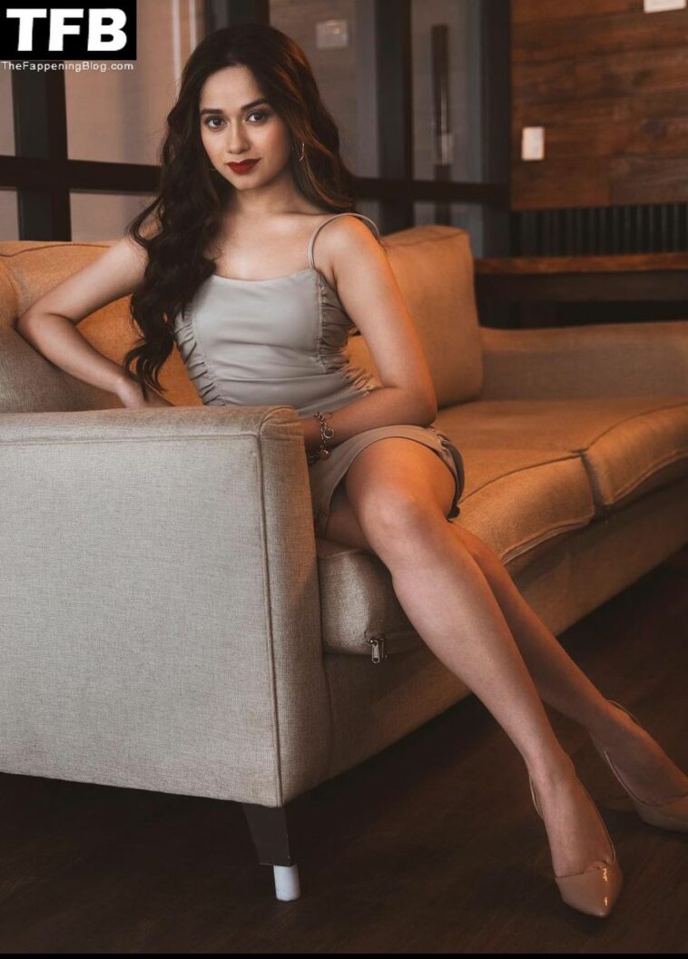 Jannat Zubair Rahmani Sexy Collection (7 Photos)