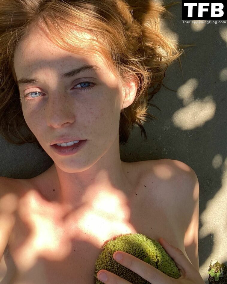 Maya Hawke Nude & Sexy Collection (9 Photos)