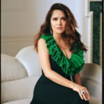 Salma Hayek Sexy (11 New Photos)