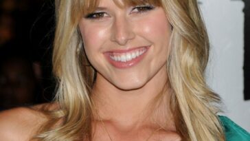 Sarah Wright Olsen Sexy Collection (21 Photos)