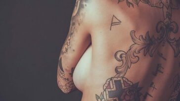 Zoe Cristofoli Topless (6 Photos)