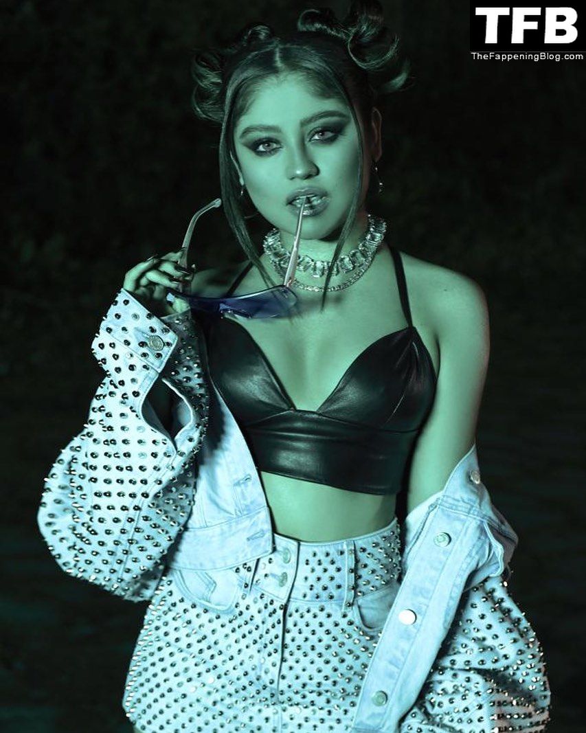 Karol Sevilla Sexy (14 Photos)