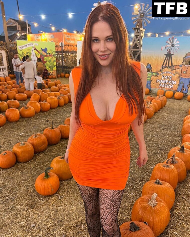 Maitland Ward Goes Pumpkin Shopping (30 Photos)