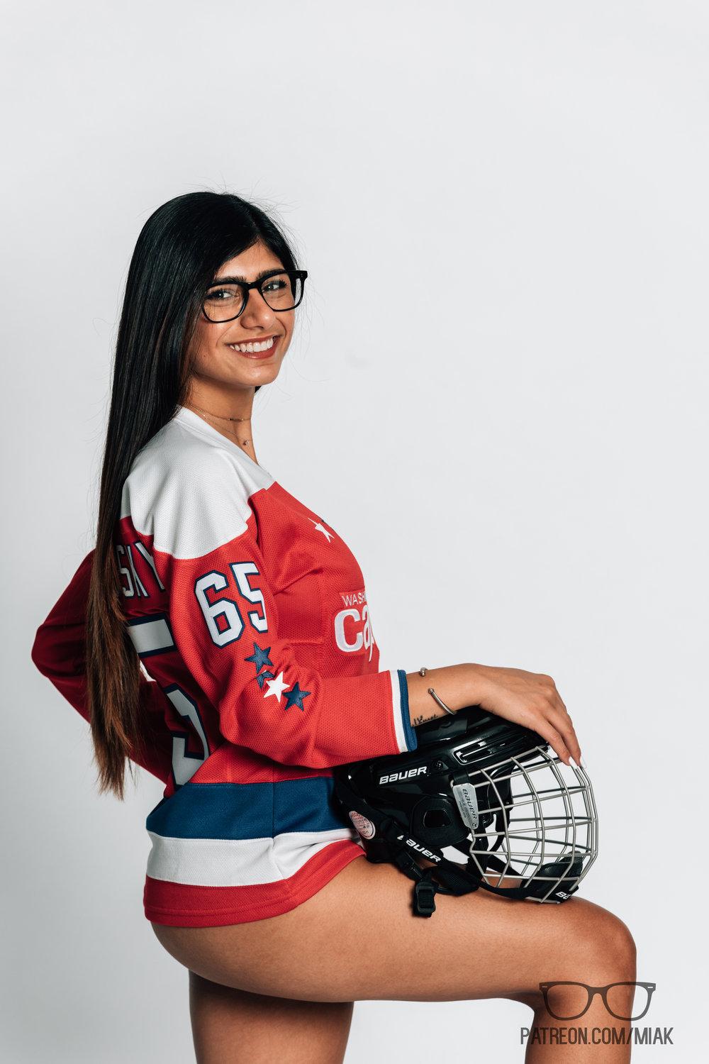 Mia Khalifa Sexy Hockey Jersey Photoshoot Set Leaked