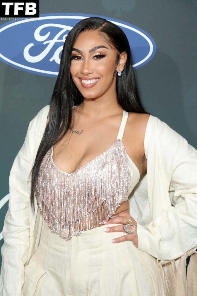 Queen Naija Bulls Sexy (8 Photos)