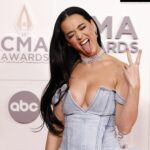 Katy Perry Shows Off Her Sexy Boobs at the 56th Annual CMA Awards (4 Photos)