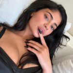 Kylie Jenner Hot (5 Photos)