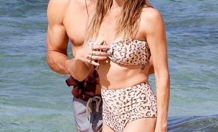 LeAnn Rimes & Eddie Cibrian Sunbathe During Their Romantic Getaway on Waikiki Island (39 Photos)