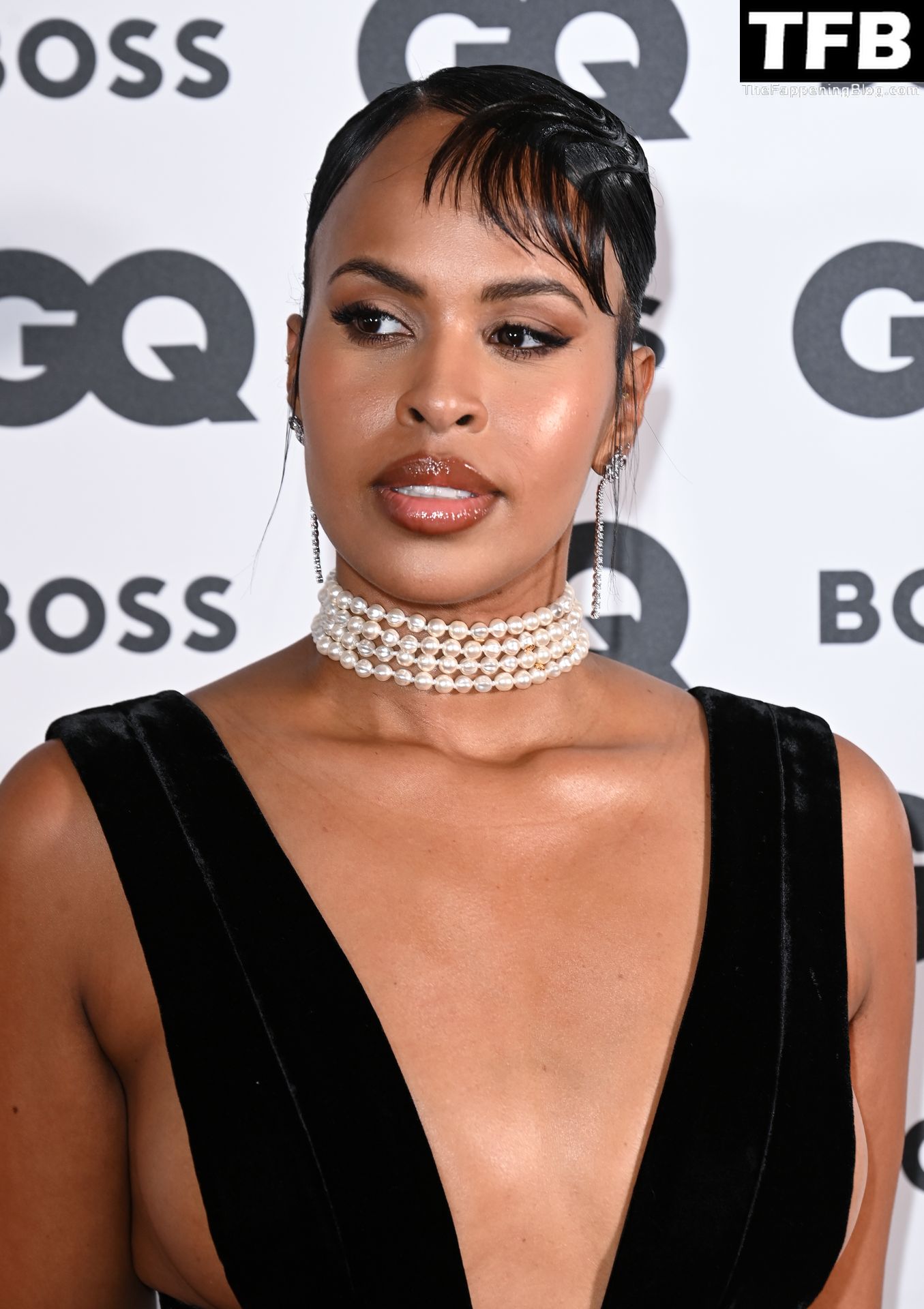 Sabrina Elba Shows Off Her Sideboob at the GQ Men Of The Year Awards (6 Photos)