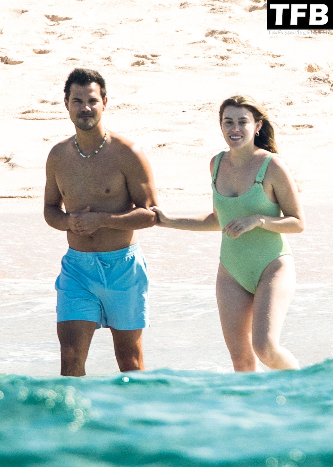 Taylor Dome & Taylor Lautner Enjoy Their Romantic Honeymoon in Mexico (35 Photos)