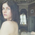 Alexandra Daddario Sexy (18 Photos)