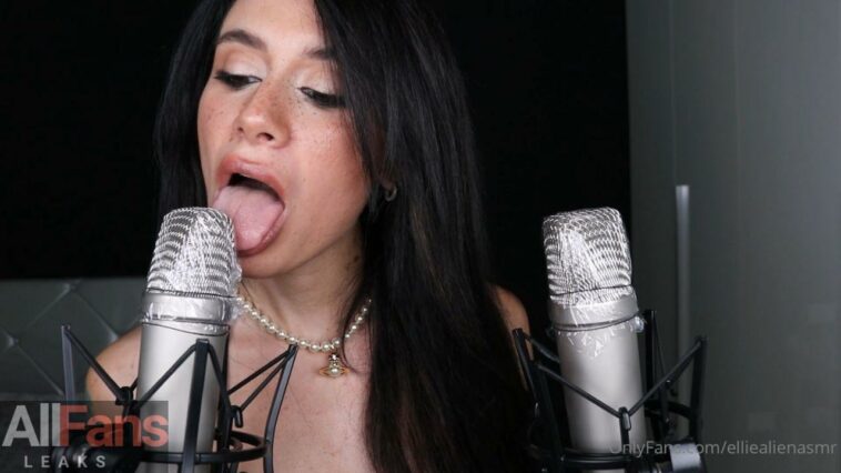 Ellie Alien Licking And Eating Mic Video Leaked - Famous Internet Girls