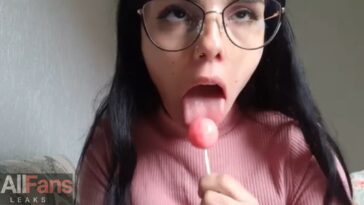 Jessy ASMR Lollipop Licking Video Leaked - Famous Internet Girls