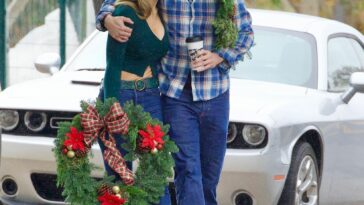 Caylee Cowan & Casey Affleck Look Madly in Love As They Have a Passionate Kiss While Shopping For a Christmas Tree in Studio City (20 Photos)