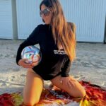 Claudia Romani Celebrates Christmas on the Beach (11 Photos)