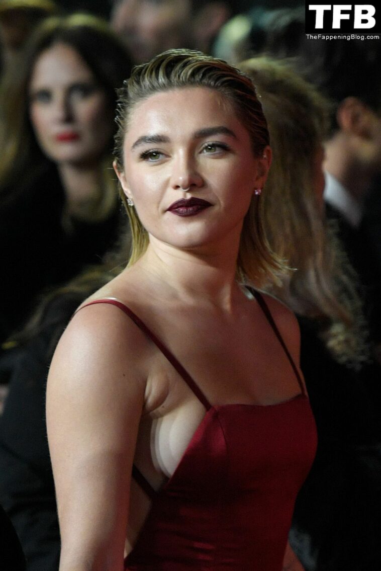 Florence Pugh Displays Her Sideboobs the 2022 Fashion Awards in London (187 Photos)