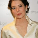 Lara Flynn Boyle Nude & Sexy Collection (23 Photos)