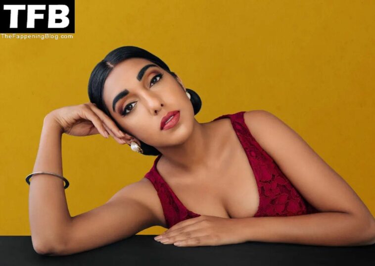 Rupi Kaur Sexy (4 Photos)