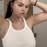 Selena Gomez Braless (3 Pics + Video)