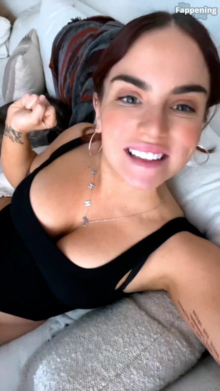 JoJo Shows Hot (8 Pics + Video)