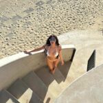 Kim Kardashian Displays Her Sexy Bikini Body (6 Photos)