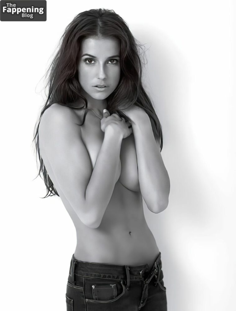 Deborah Secco Sexy & Topless (6 Photos)