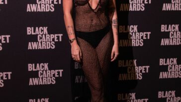 Abril Cols Flashes Her Nude Tits at the Black Carpet Awards (4 Photos)