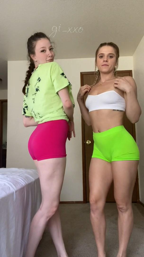 Gii_xoxo69 Lesbian TikTok Challenge Onlyfans Video Leaked