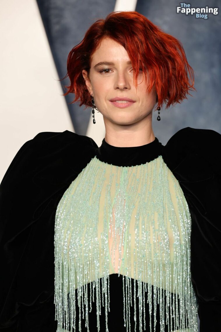 Jessie Buckley Flaunts Her Nude Tits at the 2023 Vanity Fair Oscar Party (14 Photos)