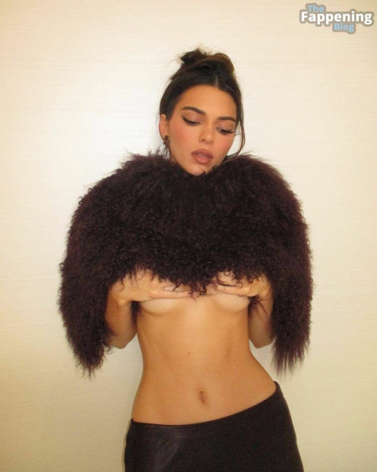 Kendall Jenner Displays Her Underboob & Slender Figure (11 Photos)