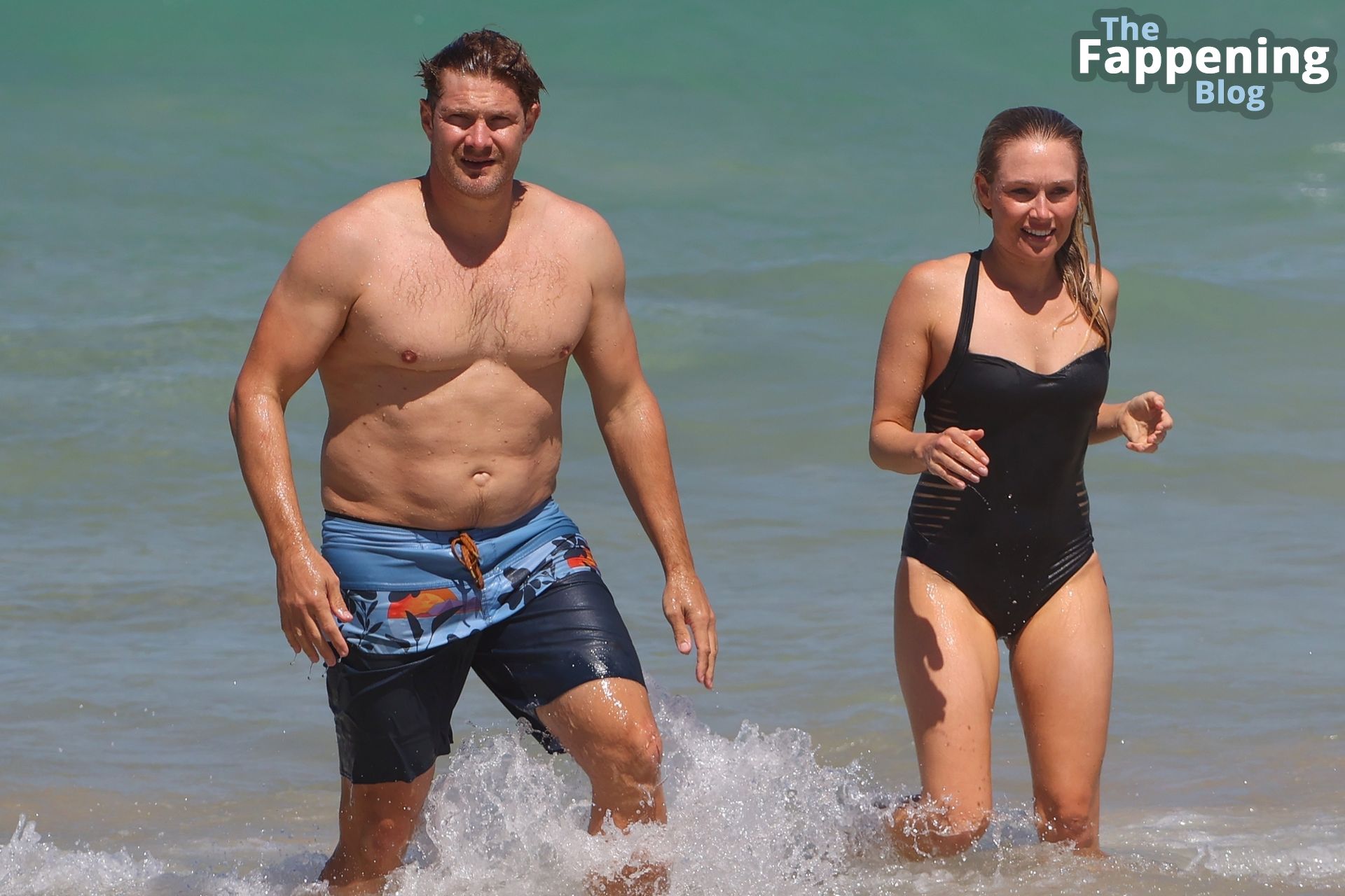 Lee Furlong & Shane Watson Enjoy a Day at North Bondi Beach in Sydney (81 Photos)