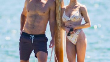 Sydney Sweeney & Glen Powell Swim Out to a Yacht While Filming in Sydney (130 Photos)