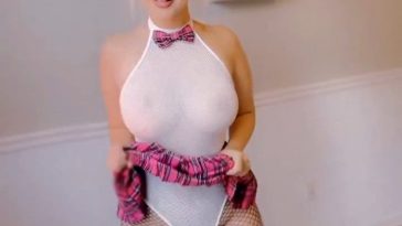 Anna Faith Flashes Her Nude Tits (6 Pics + Video)