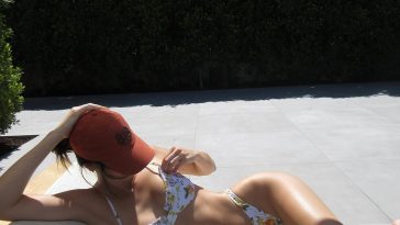 Kendall Jenner Looks Stunning in a Bikini (5 Photos)