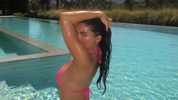 Kylie Jenner Shows Off Her Sexy Figure in a Pink Bikini (10 Photos)