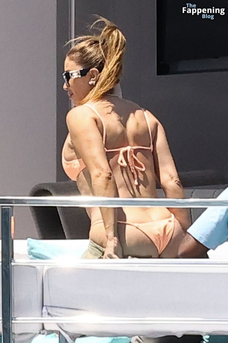Larsa Pippen Enjoys a Day of Boating with Marcus Jordan in Miami (83 Photos)