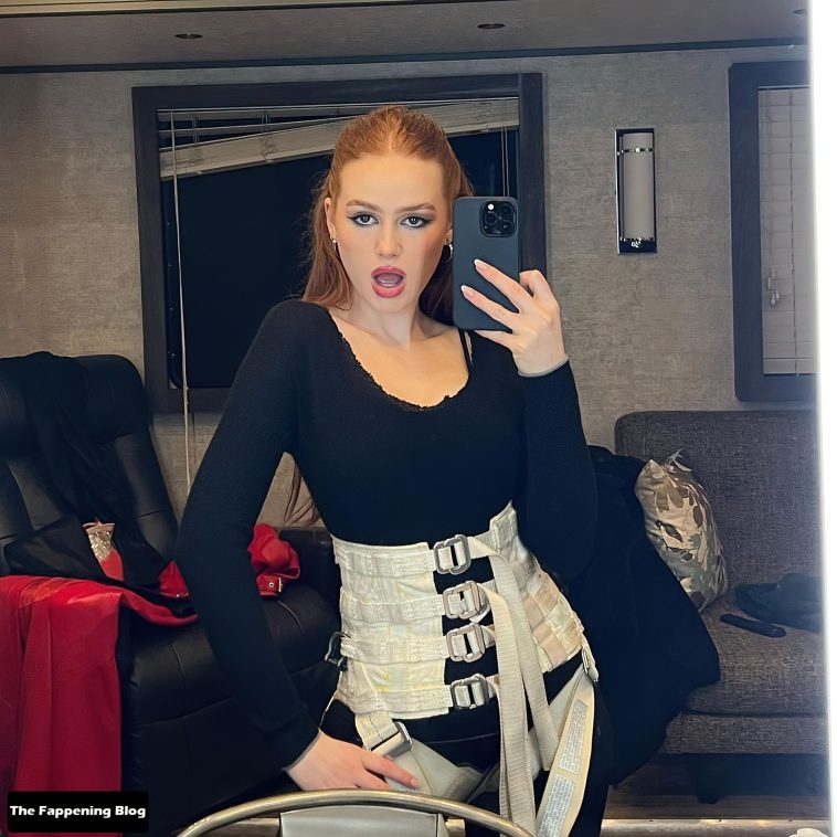 Madelaine Petsch Sexy (28 Photos)