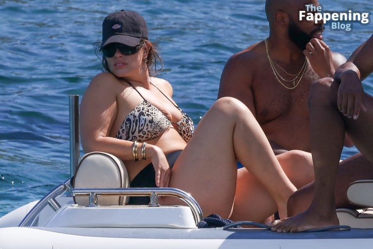 Ashley Graham Displays Her Sexy Boobs on a Yacht in Saint Tropez (159 Photos)