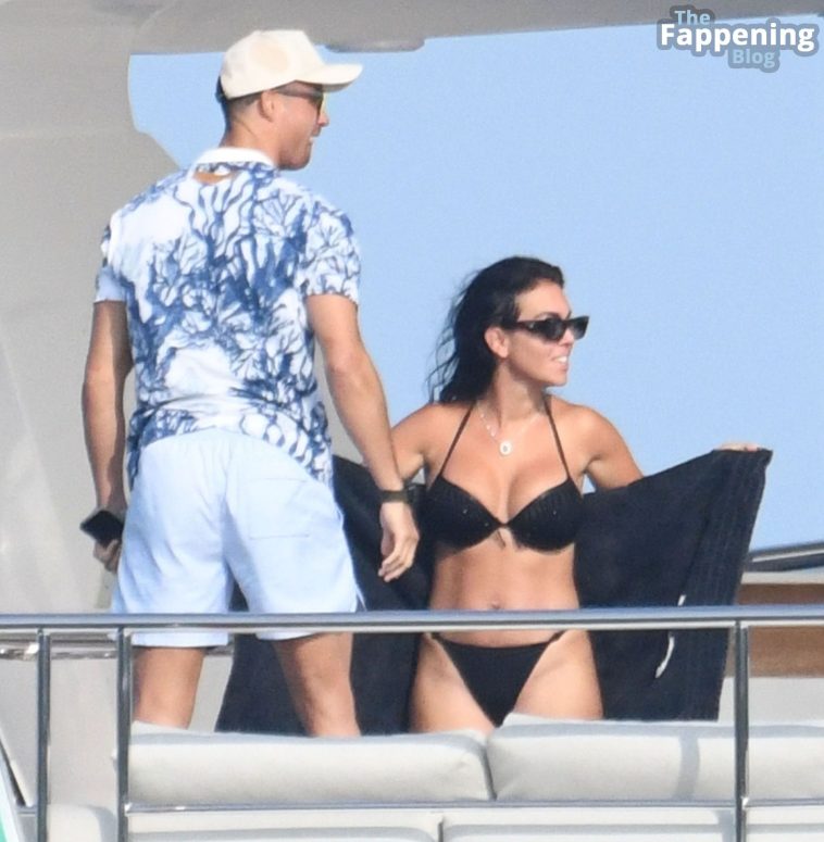 Georgina Rodriguez & Cristiano Ronaldo are Pictured on Holiday in Sardinia (57 Photos)