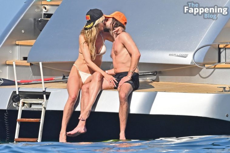 Heidi Klum & Tom Kaulitz Pack on the PDA While Enjoying a Day Out on a Yacht in the South of France (120 Photos)