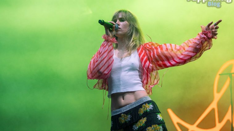 Suki Waterhouse Shows Off Her Pokies on Stage (35 Photos)