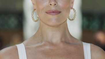 Hannah Waddingham Sexy (10 Photos)