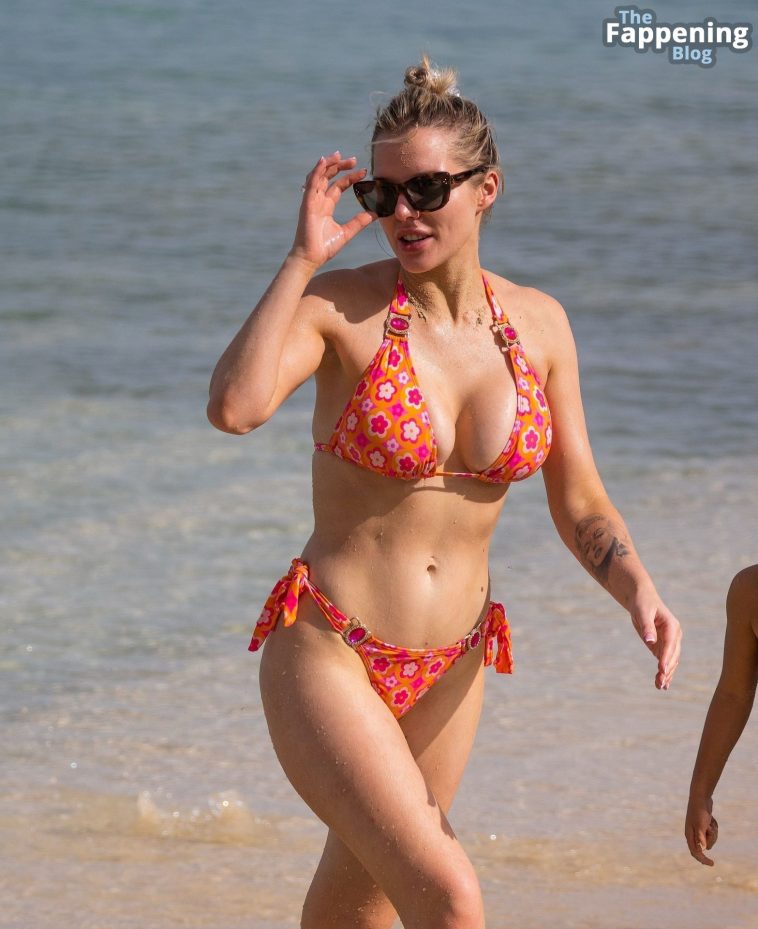 Helen Flanagan Takes to the Waters Wearing Her Skimpy Bikini on Her Holiday in Barbados (16 Photos)