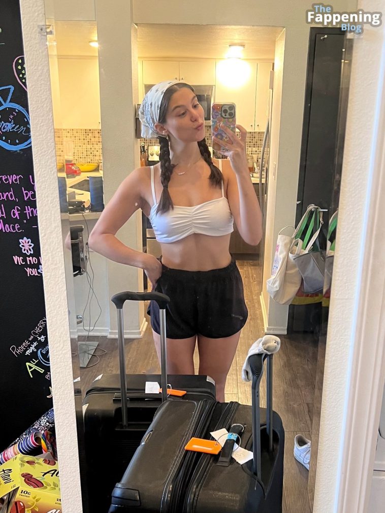 Kira Kosarin Sexy (18 Photos + Video)