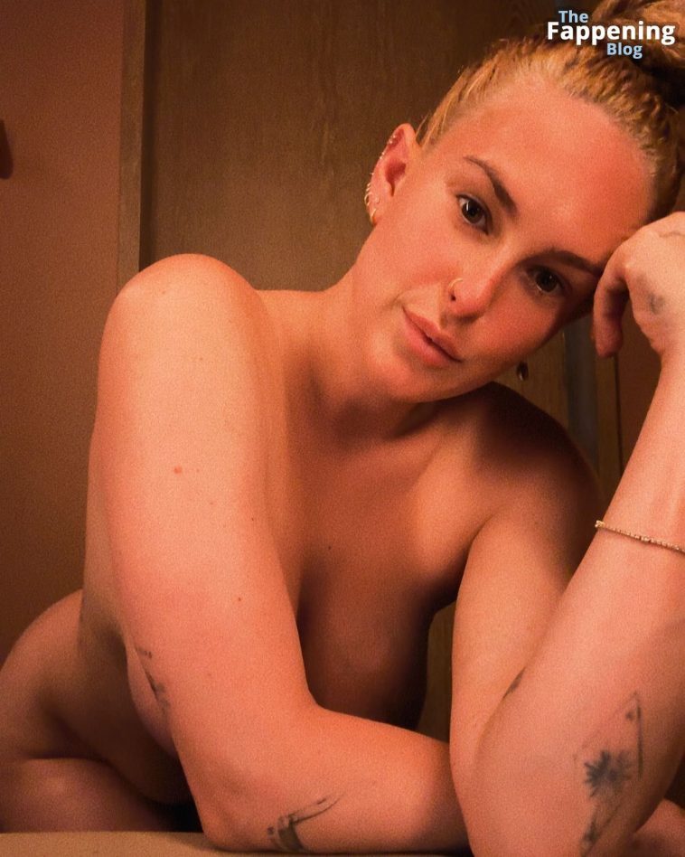 Rumer Willis Poses Naked (1 Photo)