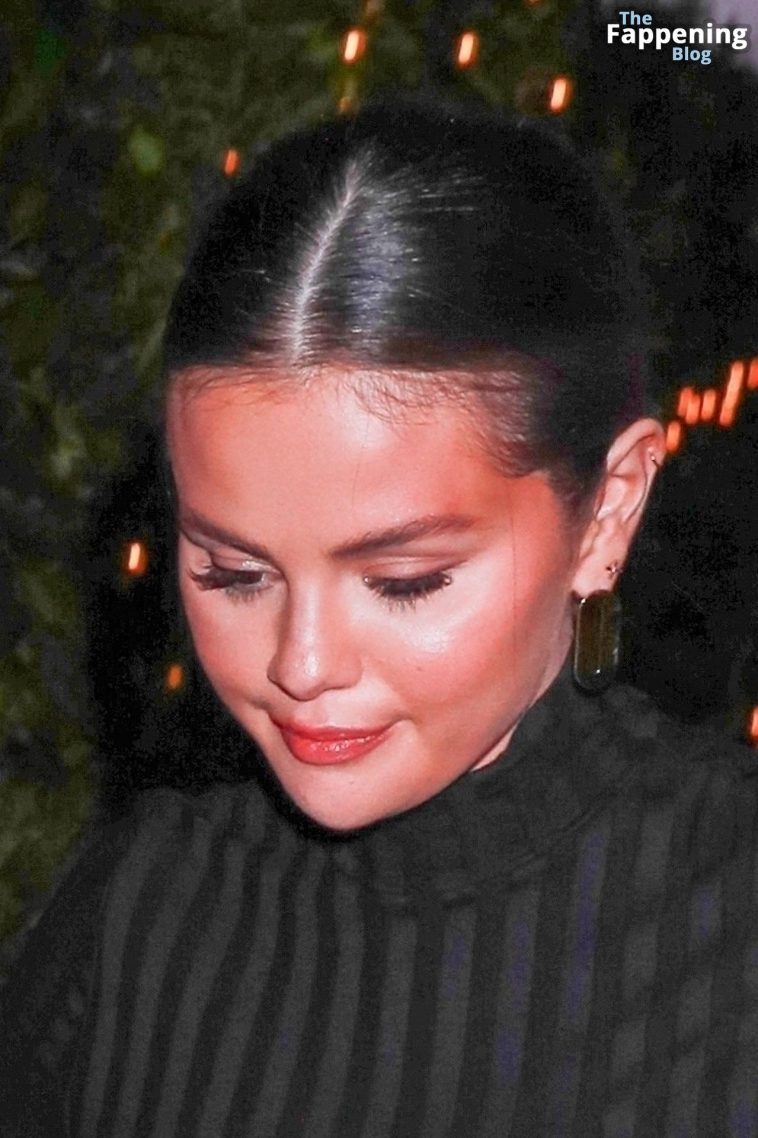 Leggy Selena Gomez Goes Out to Dinner at Giorgio Baldi (130 Photos)