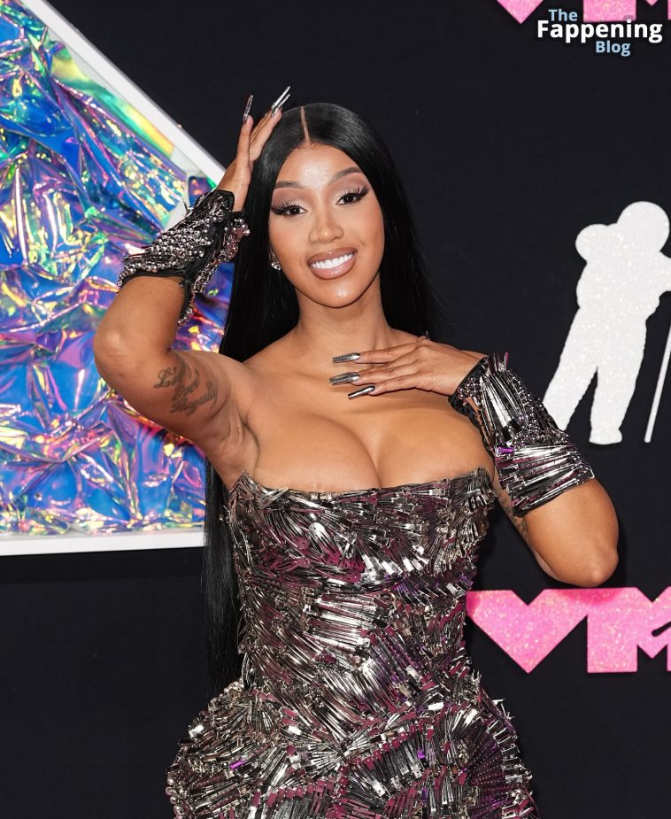 Cardi B Shows Off Nice Cleavage and Flashes Areolas at the MTV Music Video Awards (33 Photos)