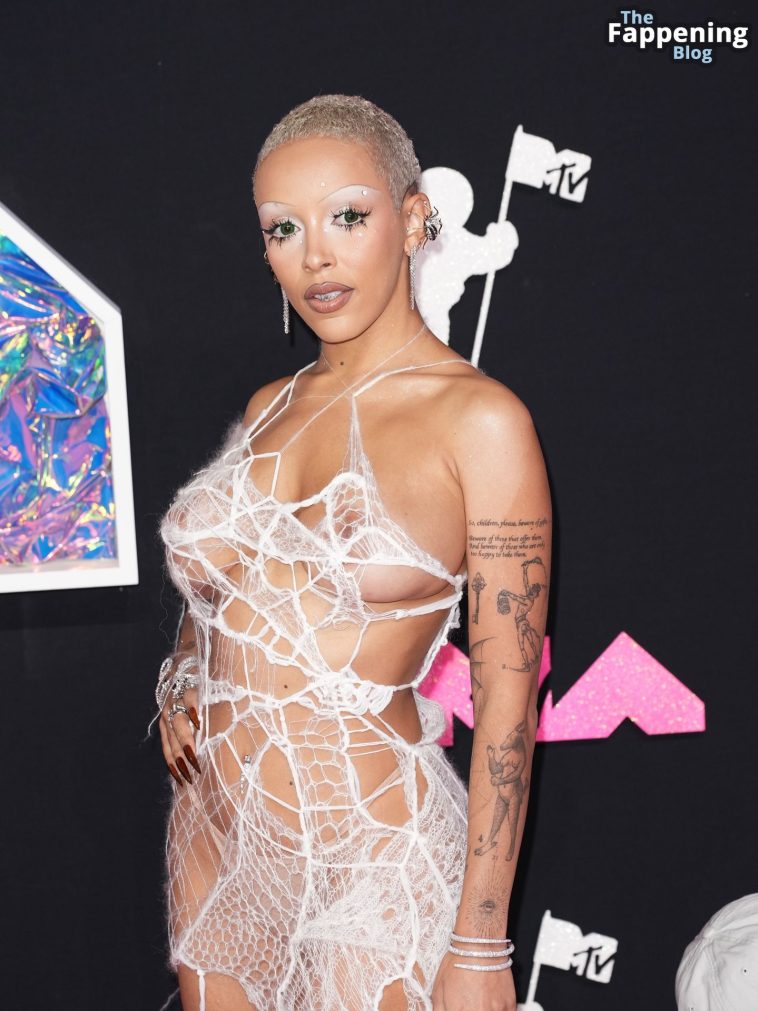 Doja Cat Flashes Her Nude Boobs in a See-Through Outfit at the 2023 MTV Video Music Awards (21 Photos)