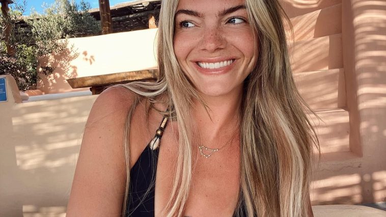 Louisa Johnson Hot (3 Photos)